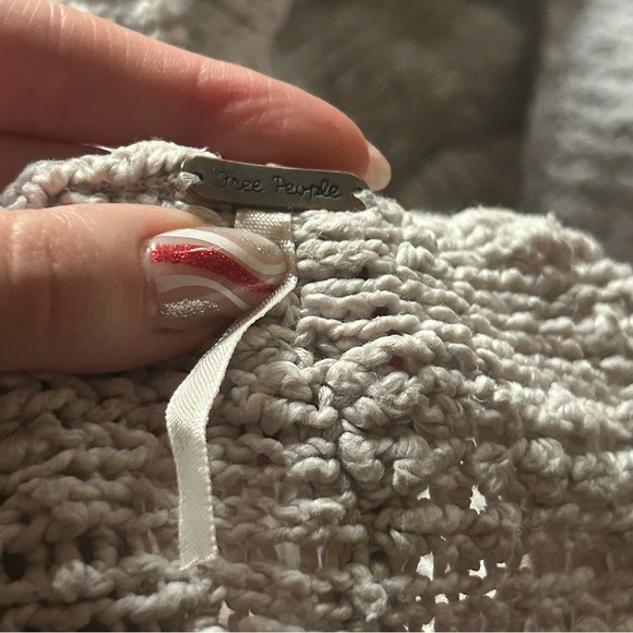 Free People Light Gray Textured Knit V-Neck Sweater Size XS Boho Preppy Bohemian - Picture 2 of 11